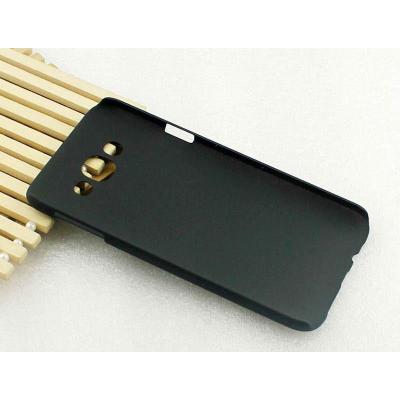 小小的,有的红色有的黑色,硬壳会飞,一般出现在