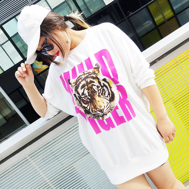 花边下秋装新款虎头印花卫衣女胖mm大码中长