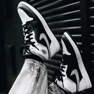 耐克(NIKE)男鞋 AJ1高帮篮球鞋 时尚休闲潮流舒适 缓震透气运动实战篮球鞋男852542-301