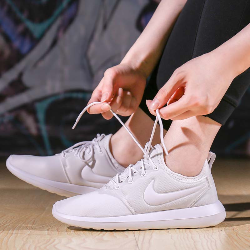 NIKE耐克女鞋秋新款运动鞋ROSHETWO休闲跑步鞋844931-100