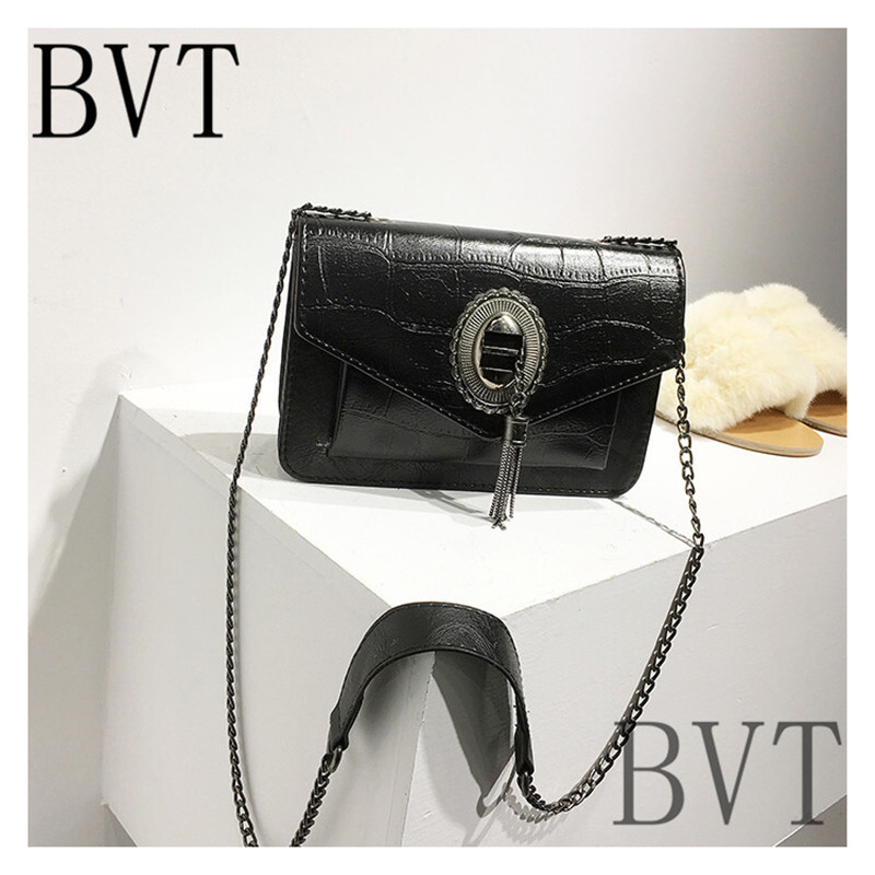 BVT秋冬女包时尚潮流包百搭流苏链条小方包简约复古单肩斜挎包 黑色