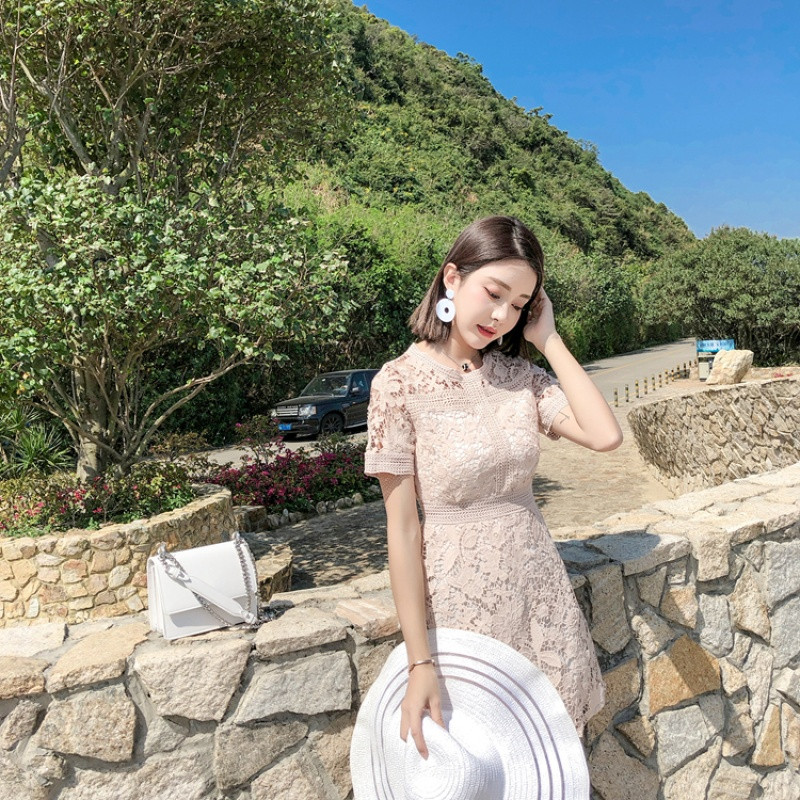 依伶梦2018实拍新款女装韩版气质收腰蕾丝连衣裙 S 杏色