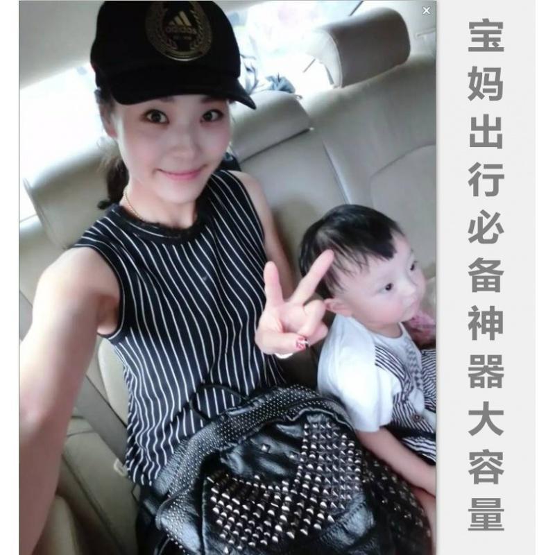 2018新款水洗皮铆钉软皮双肩包韩版潮女休闲女包学院风时尚大背包_1_4 黑色小号