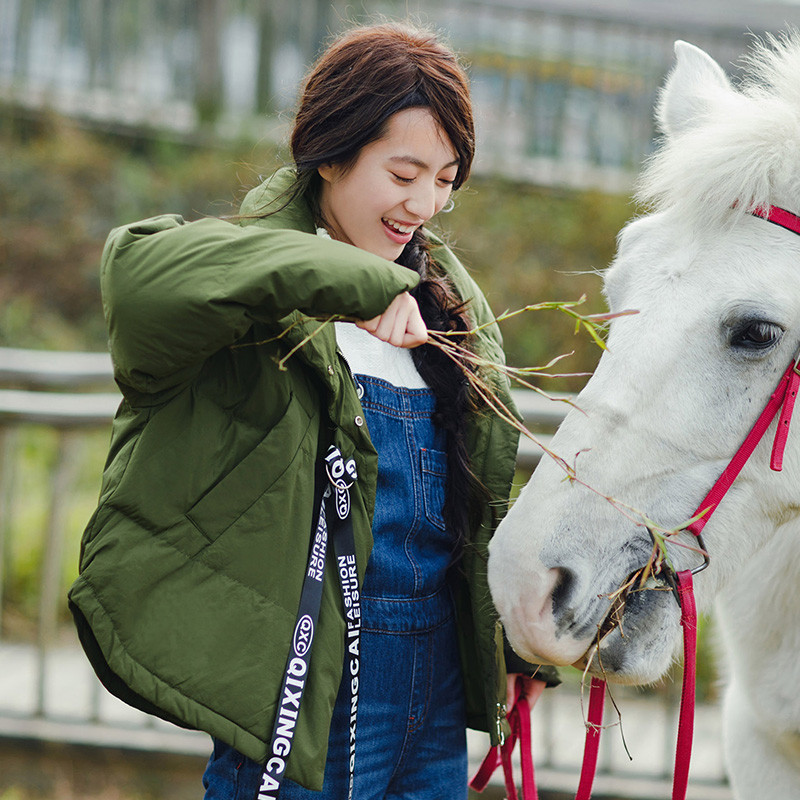 茵曼2018春装新款翻领短款白鸭绒短款保暖防寒羽绒服女 军绿 M