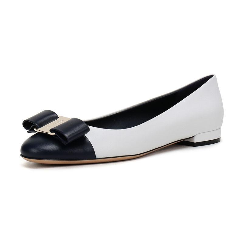 Salvatore Ferragamo 萨瓦托·菲拉格慕 女士牛皮低跟鞋船鞋 0688730 C 白色深蓝色拼色 6.5C