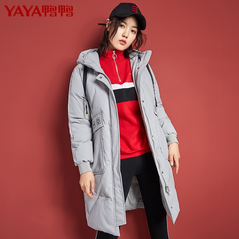 鸭鸭2019新款连帽中长款羽绒服大口袋字母印花冬外套B-521314 160/84A 银灰