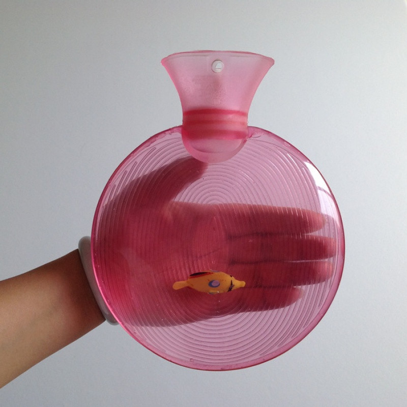 防爆安全PVC冲水热水袋圆形迷你暖手袋暖水袋暖宝暖宫暖肚送绒套_1 粉红色750ML圆形金鱼