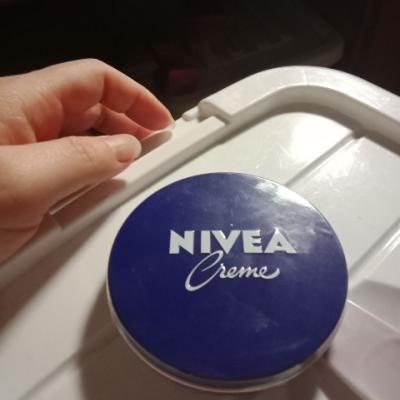 妮维雅(NIVEA)润肤霜60ml（乳液面霜 素颜霜 德国进口 蓝罐 新老包装随机发货）晒单图