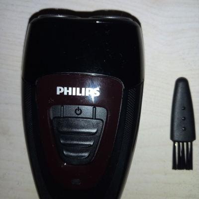 飞利浦(Philips)电动剃须刀PQ182/16 充电式无线刮胡刀 原装正品 旋转式双刀头 刀头水洗晒单图