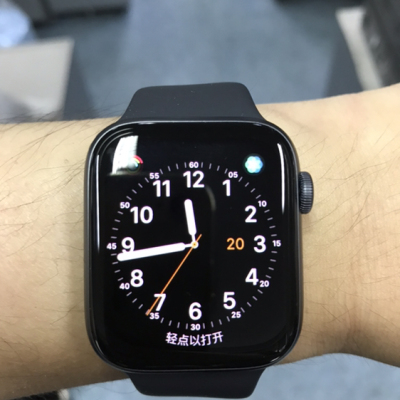 Apple Watch Series4 智能手表 GPS款 44毫米 深空灰色铝金属表壳搭配黑色运动型表带晒单图
