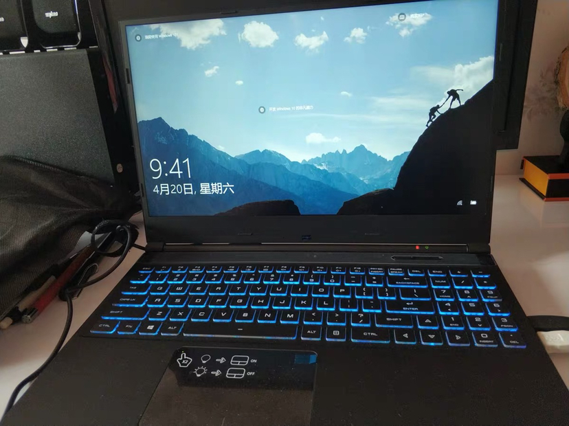 文机 神舟战神ZX7-CP5S2 15.6英寸游戏本笔记本电脑(I5-8400 16GB 1TB+256GB