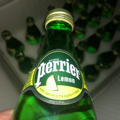 【柠檬玻璃瓶】巴黎水（Perrier）天然气泡矿泉水（柠檬味）玻璃瓶装 330ml*24瓶/箱 进口饮用水 法国进口晒单图