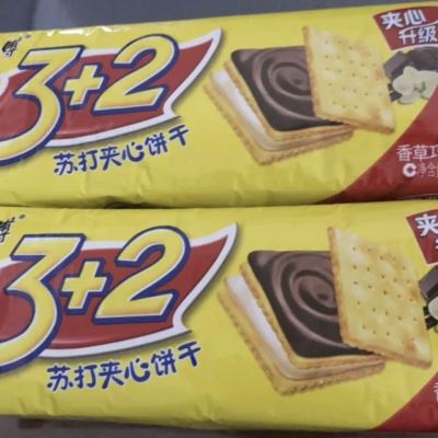康师傅 3+2苏打夹心饼干 香草巧g力味375g晒单图