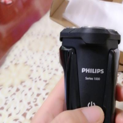 飞利浦(Philips)电动剃须刀S1010 旋转式三刀头充电式男士刮胡刀 干湿双剃全身水洗 贴面舒适剃须晒单图