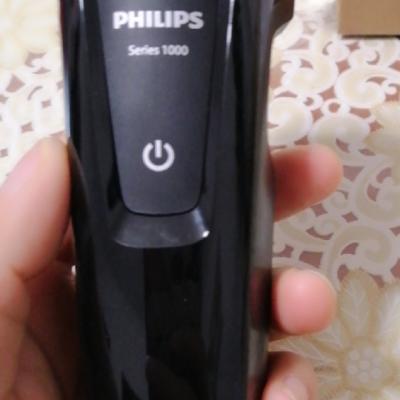 飞利浦(Philips)电动剃须刀S1010 旋转式三刀头充电式男士刮胡刀 干湿双剃全身水洗 贴面舒适剃须晒单图