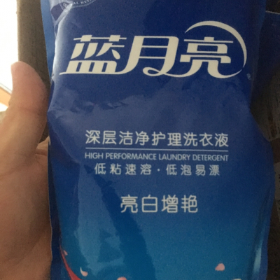 蓝月亮 亮白增艳薰衣草洗衣液袋装1kg*4 低泡易漂洗 白衣更白 彩衣更艳 温和不伤手晒单图