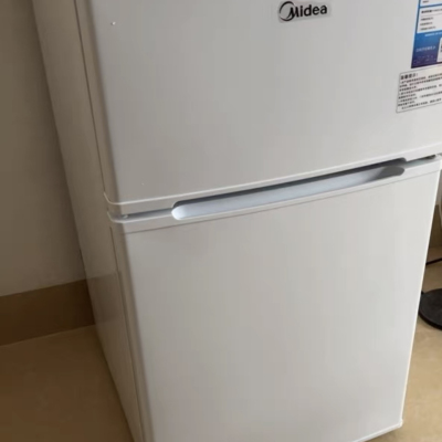 美的(Midea)88升双门 迷你小冰箱租房宿舍办公室家用冷冻冷藏小型 节能环保省电 BCD-88CM晒单图