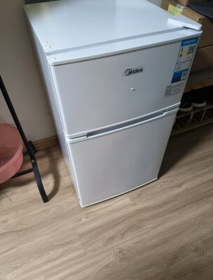 美的(Midea)88升迷你双开门小冰箱租房宿舍办公室小型家用双温可冷冻冷藏节能环保低耗低音BCD-88CM晒单图