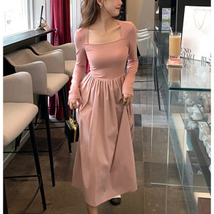 茶歇法式性感粉色连衣裙女春秋修身内搭甜辣妹别致a字裙子新款潮