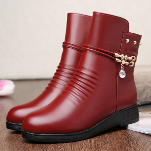 冬季女式皮靴中年软底短靴圆头坡跟加绒靴子保暖防滑大码女鞋