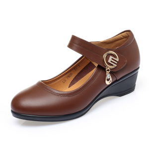 新款妈妈鞋软底女春款舒适透气单鞋魔术贴中年坡跟透气皮鞋子