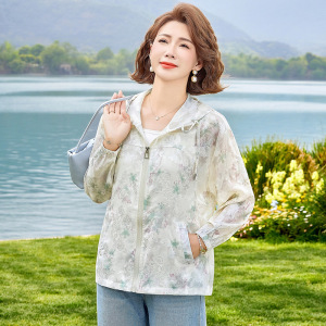 新款中年女装夏装防晒外套时尚中老年妈妈装夏季衣服女大码连帽女