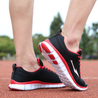 鸿星尔克(ERKE)跑步鞋和美津浓Mizuno WAVE