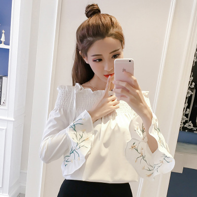 薇侣2017新品秋季新款女装韩版一字肩刺绣上衣女套头喇叭袖绑带衫潮