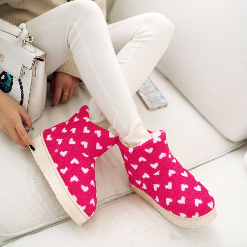 新款2017年冬季可爱时尚小爱心雪地靴保暖毛绒加厚平底女靴可爱短童靴