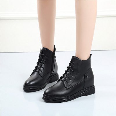 冬季新款平底大码女鞋41-43百搭肥脚短靴加大号女靴4042马丁