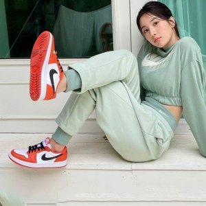 耐克(NIKE)女鞋 AJ1 low 低帮时尚潮流板鞋 多色拼接 缓震透气舒适运动篮球鞋女CZ4776-101