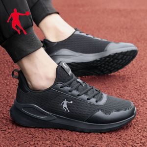 乔丹运动鞋男2022秋季新款官方正品轻便黑色休闲鞋子男士跑步鞋